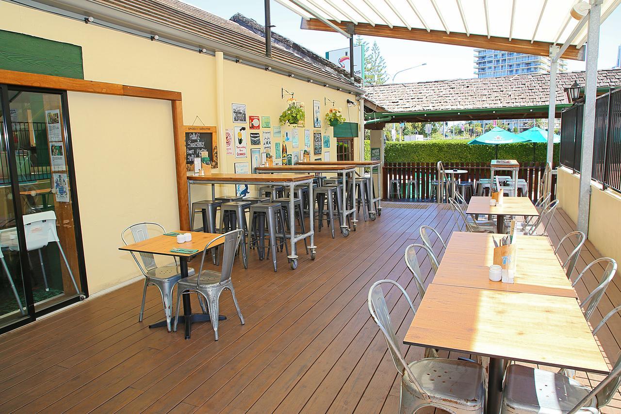 Darcy Arms Hotel Motel Gold Coast Eksteriør bilde