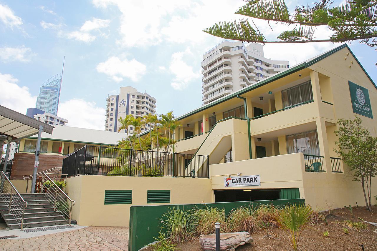 Darcy Arms Hotel Motel Gold Coast Eksteriør bilde